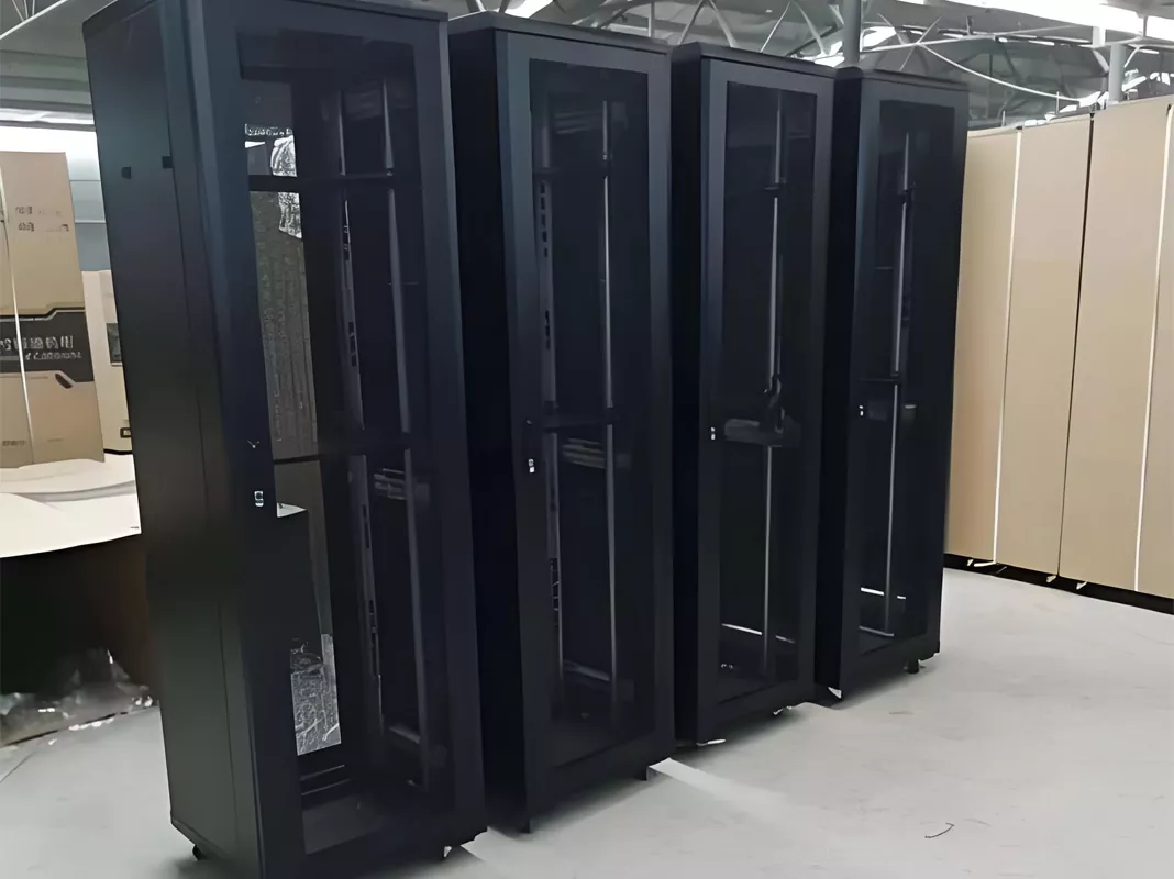 Gabinete de red para sala de computadoras